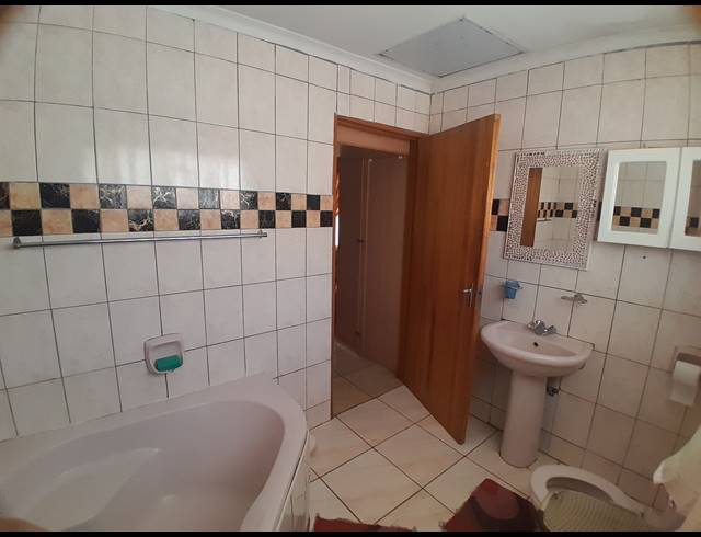 3 BEDROOM HOUSE FOR SALE IN MABOPANE  UNIT B